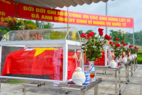Nghi lễ an táng các anh về với đất mẹ