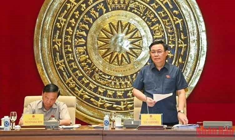 Chủ tịch Quốc hội Vương Đình Huệ phát biểu kết luận buổi làm việc với Viện Nghiên cứu lập pháp. (Ảnh Duy Linh) Chủ tịch Quốc hội Vương Đình Huệ phát biểu kết luận buổi làm việc với Viện Nghiên cứu lập pháp. (Ảnh Duy Linh)
