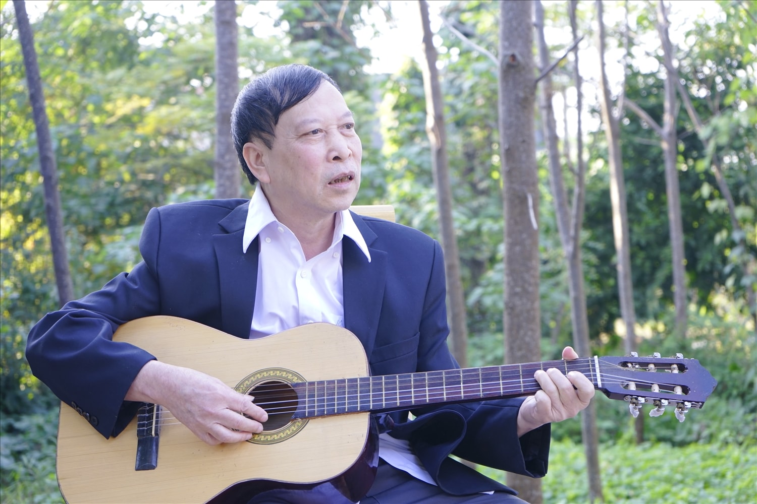 Chân dung nhạc sĩ Vương Vình