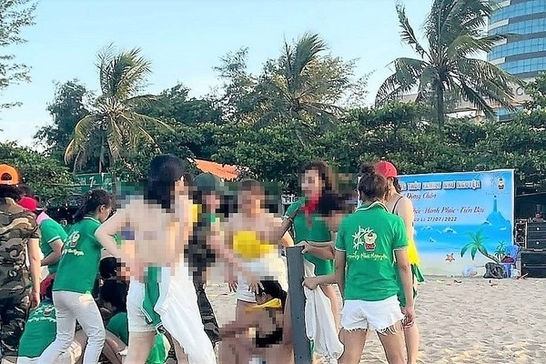 Trò chơi tập thể phản cảm: Vui cũng phải có văn hoá