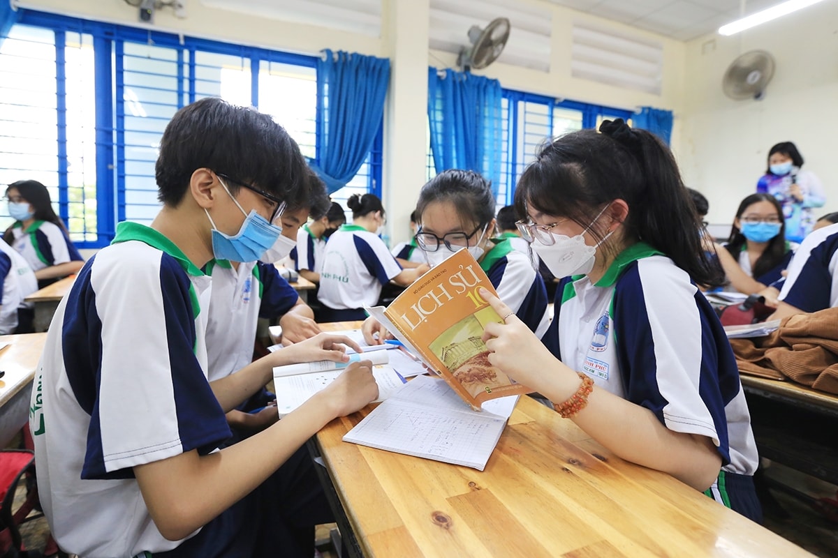 Môn học Lịch sử, từ môn học lựa chọn thuộc nhóm môn Khoa học xã hội, trở thành môn học bắt buộc Môn học Lịch sử, từ môn học lựa chọn thuộc nhóm môn Khoa học xã hội, trở thành môn học bắt buộc