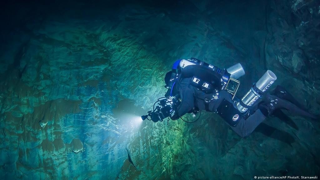 Hang động nước ngọt Hranice Abyss được ví như 