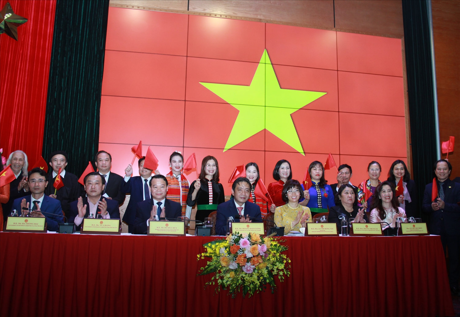 Cộng đồng người Thái vỡ òa trong hạnh phúc khi Nghệ thuật Xòe Thái được ghi danh là Di sản Văn hóa phi vật thể của nhân loại 