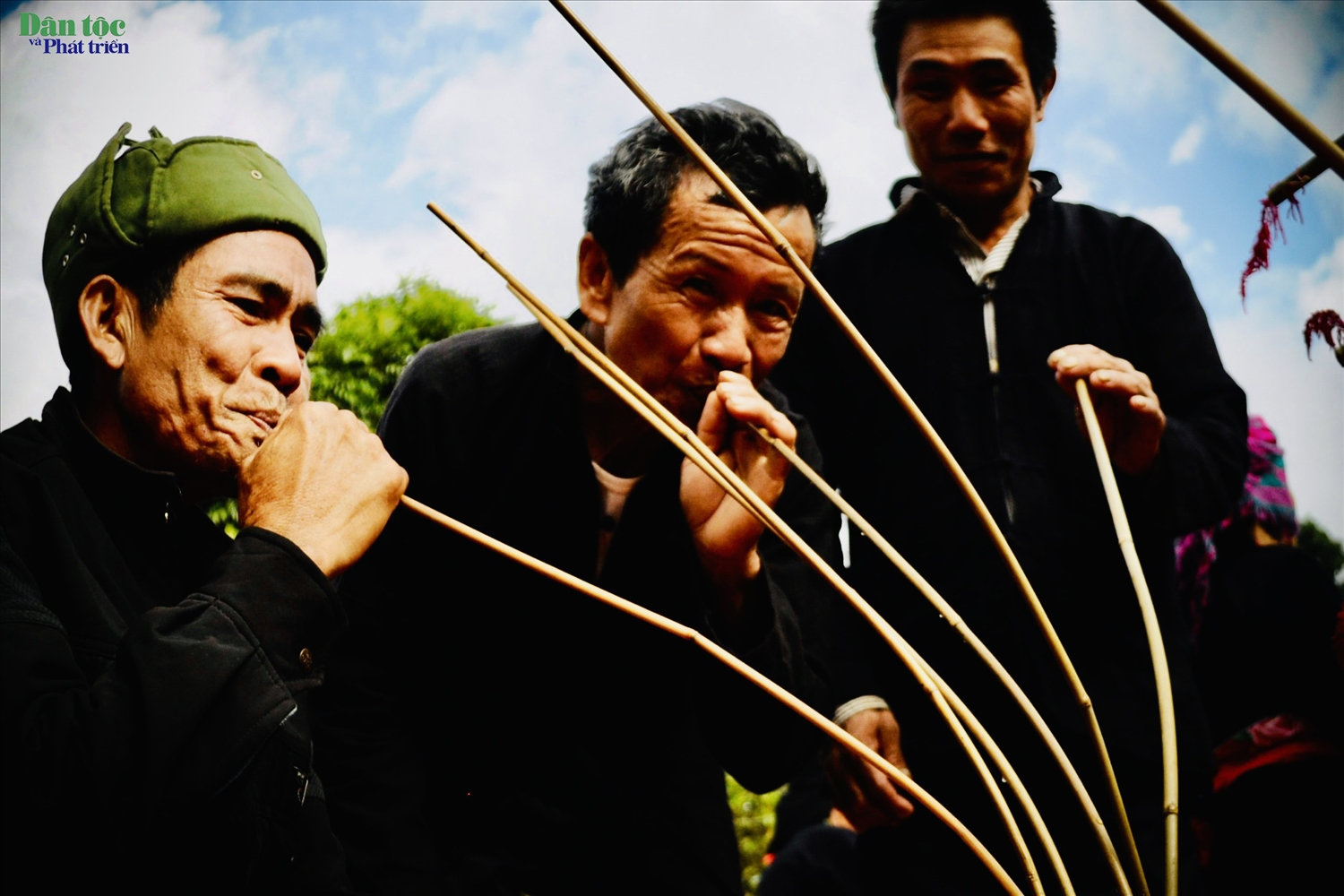 Rượu cần là đặc sản riêng có  không thể thiếu trong các dịp lễ hội, ngày tết của đồng bào Cống.