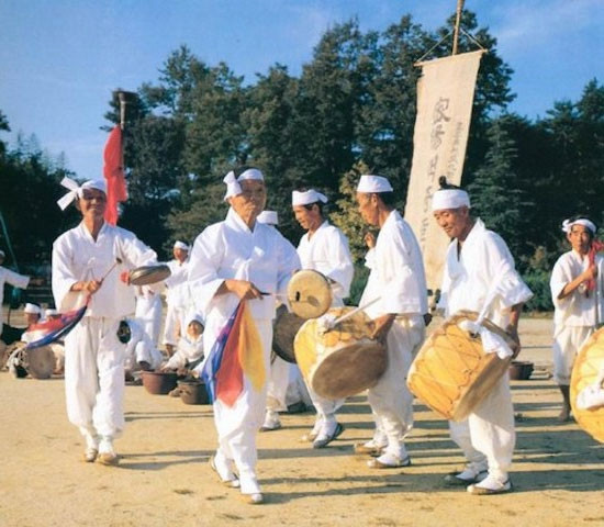 Với người nông dân Hàn Quốc, ngày lễ Bách chủng là dịp nghỉ ngơi, vui vẻ. Với người nông dân Hàn Quốc, ngày lễ Bách chủng là dịp nghỉ ngơi, vui vẻ.
