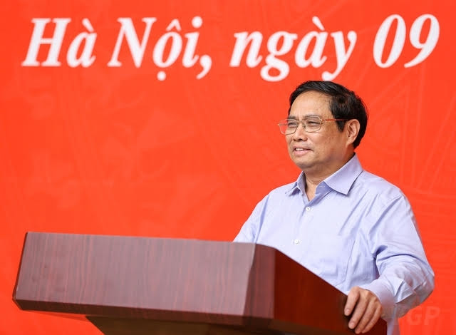 Thủ tướng phát biểu khai mạc Hội nghị sơ kết 6 tháng năm 2022 thực hiện Đề án phát triển ứng dụng dữ liệu dân cư, định danh và xác thực điện tử phục vụ chuyển đổi số quốc gia giai đoạn 2022-2025, tầm nhìn đến năm 2030 - Ảnh: VGP/Nhật Bắc
