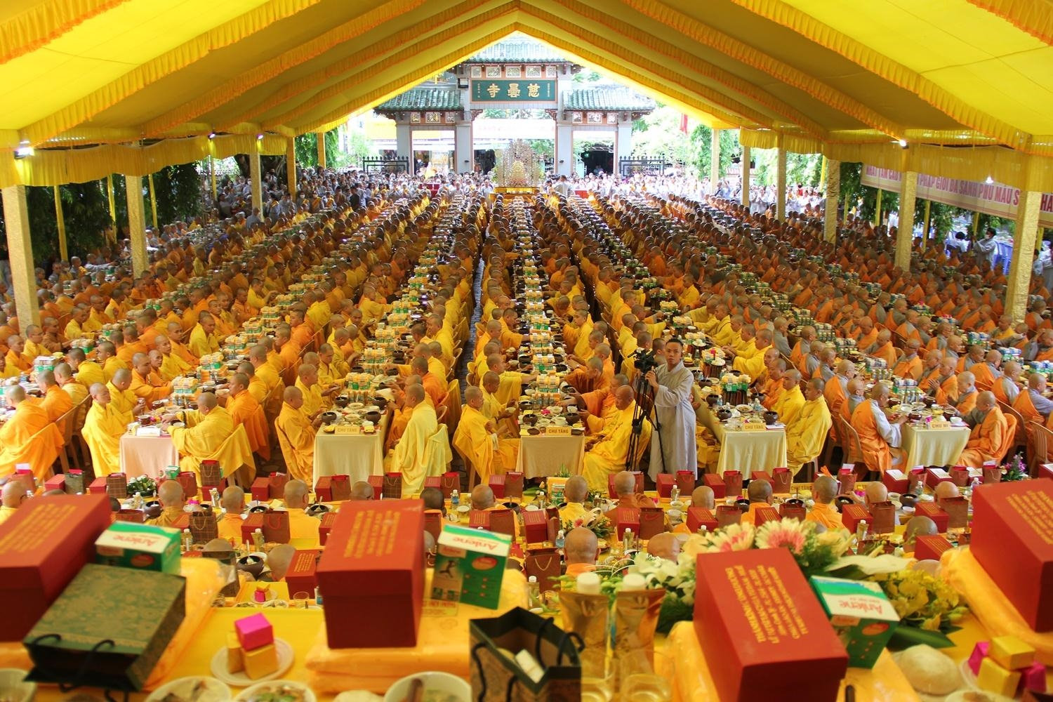 Hàng nghìn tăng ni, phật tử tham dự Đại lễ Vu Lan tại Tổ đình Từ Đàm 