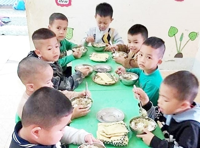 Dự án “Nuôi em Thanh Hóa” hỗ trợ gần 300.000 bữa ăn bán trú cho trẻ em có hoàn cảnh khó khăn ở khu vực miền núi xứ Thanh Dự án “Nuôi em Thanh Hóa” hỗ trợ gần 300.000 bữa ăn bán trú cho trẻ em có hoàn cảnh khó khăn ở khu vực miền núi xứ Thanh