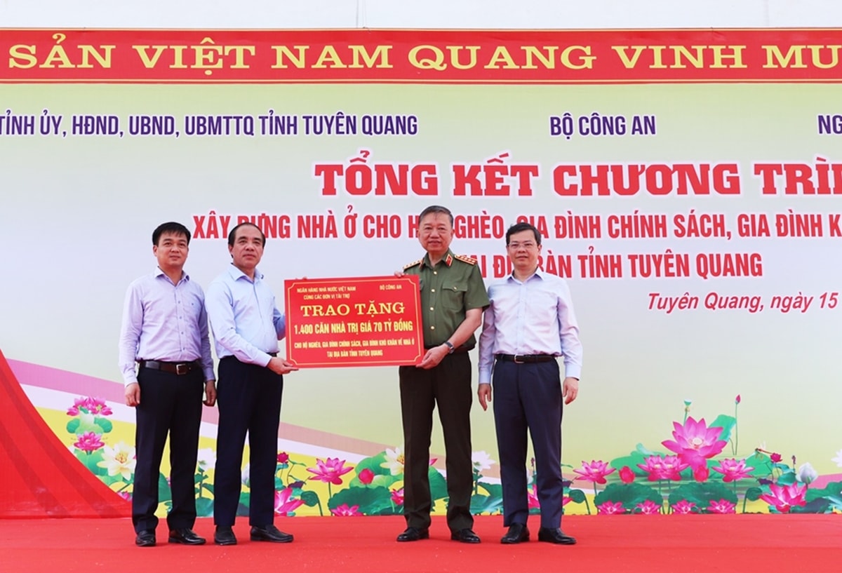 Gần 1.400 căn nhà đã được hoàn thiện và bàn giao tới tay hộ nghèo từ nguồn hỗ trợ của Bộ Công an
