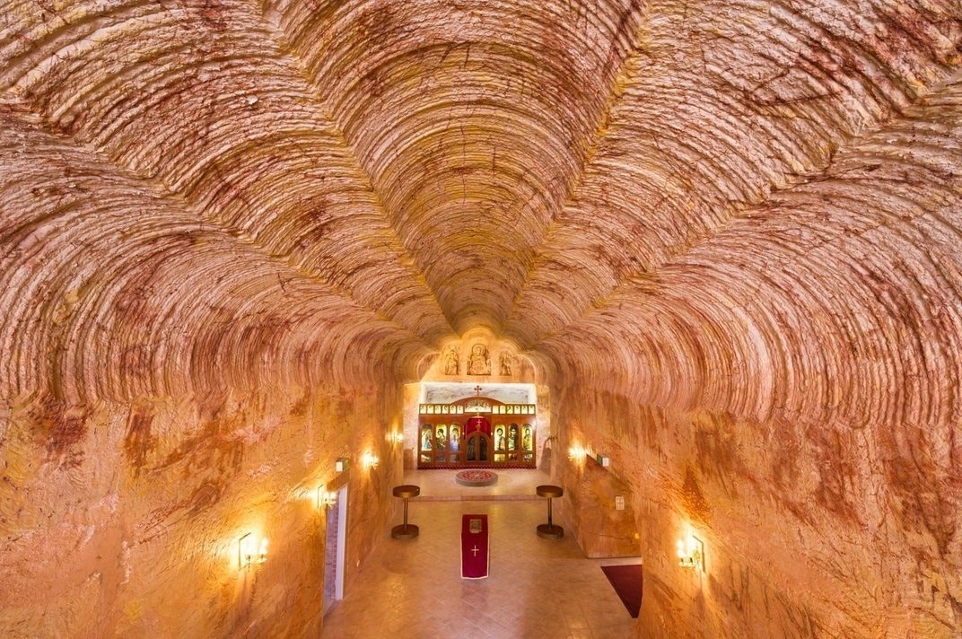 Nhà thờ Chính thống giáo Serbia được xây dựng trong lòng đất ở thị trấn Coober Pedy. 