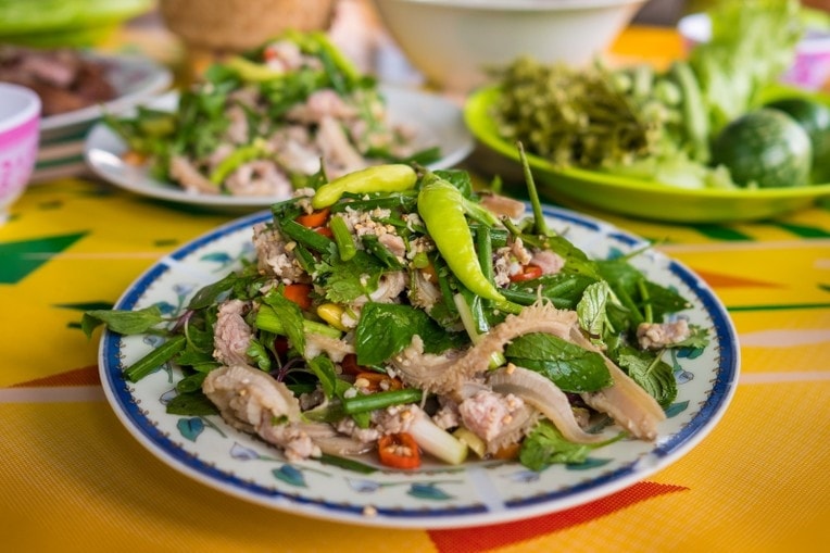 Laab - món ăn truyền thống trong lễ hội của người Lào. Laab - món ăn truyền thống trong lễ hội của người Lào.