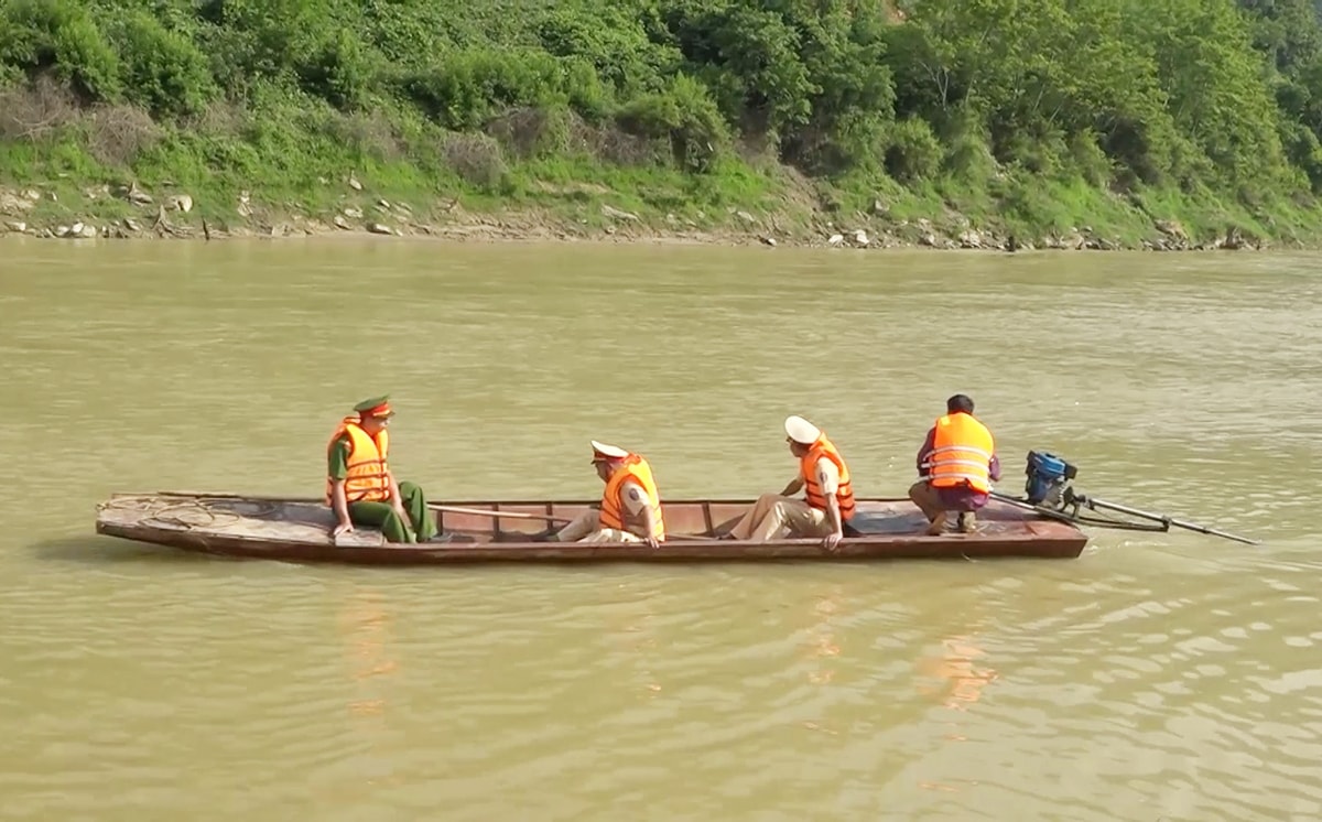 Cả 5 nạn nhân vụ lật thuyền trên sông Chảy đã được lực lượng chức năng tìm thấy sau 3 ngày nỗ lực tìm kiếm Cả 5 nạn nhân vụ lật thuyền trên sông Chảy đã được lực lượng chức năng tìm thấy sau 3 ngày nỗ lực tìm kiếm
