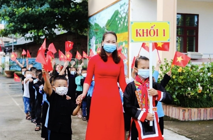 Thầy và trò vùng đồng bào DTTS và miền núi bước vào năm học mới. Ảnh minh họa