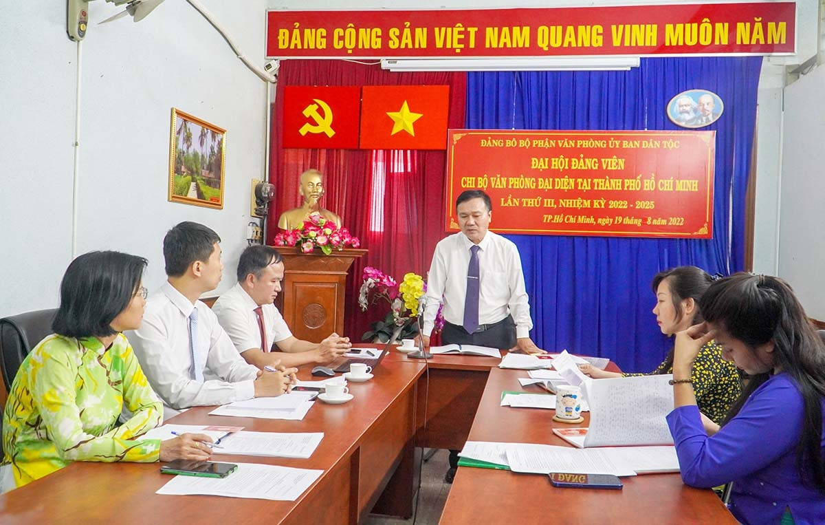 Chi bộ trao đổi, góp ý vào Nghị quyết của Đại hội 