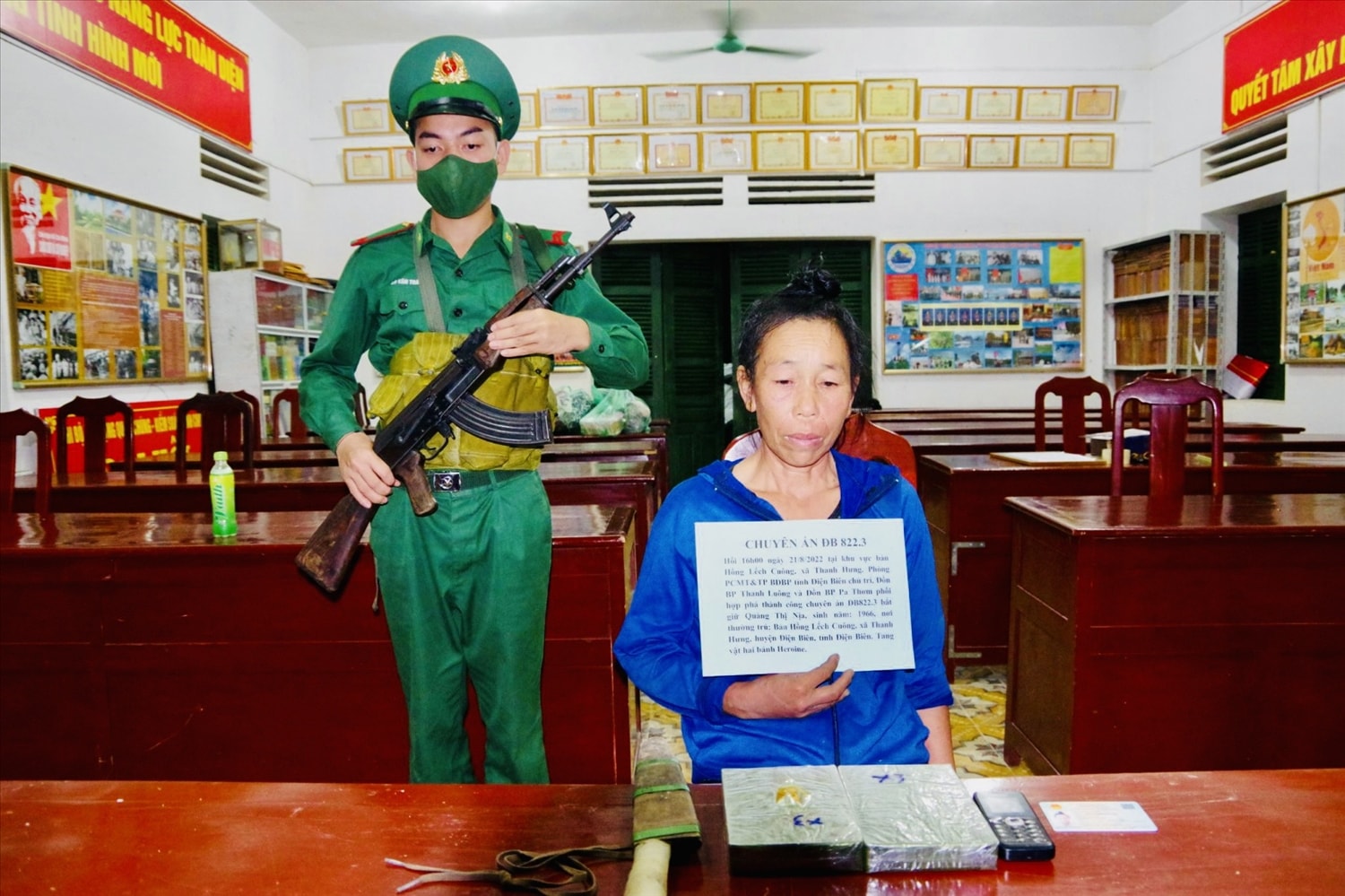 Đối tượng Quàng Thị Nịa và tang vật vụ án