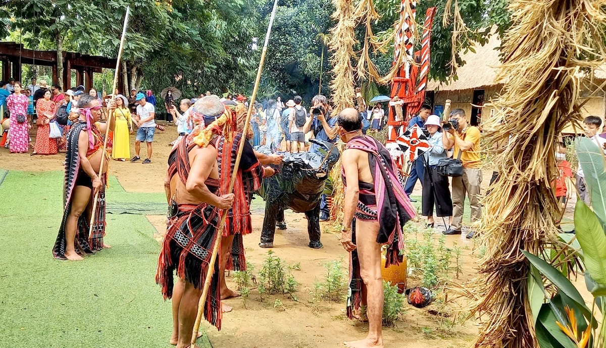 Nghi lễ đâm trâu Nghi lễ đâm trâu mang tính biểu trưng