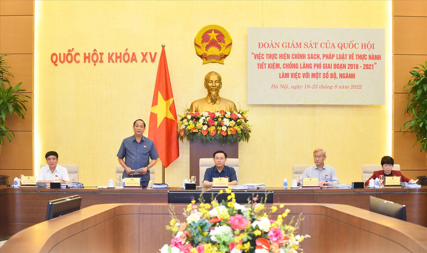 Thượng tướng Trần Quang Phương – Phó Chủ tịch Quốc hội, Trưởng Đoàn giám sát phát biểu kết luận buổi làm việc.