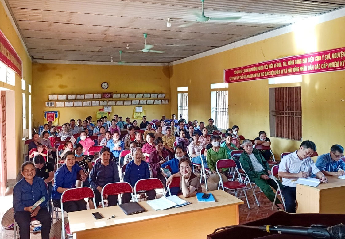 Một buổi tuyên truyền pháp luật về “Giảm thiểu tình trạng tảo hôn và hôn nhân cận huyết thống trong vùng dân tộc thiểu số” tại thôn Liên Kết, xã Hòa An (Chiêm Hóa, Tuyên Quang)