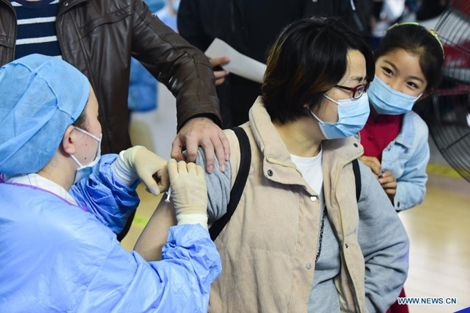Cho tới nay, vaccine vẫn là công cụ hữu hiệu chống đại dịch COVID-19. (Ảnh minh họa: Xinhua) Cho tới nay, vaccine vẫn là công cụ hữu hiệu chống đại dịch COVID-19. (Ảnh minh họa: Xinhua)