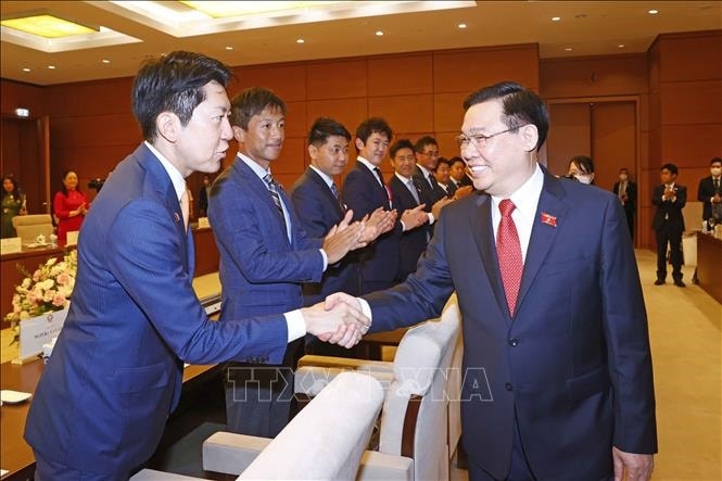 Chủ tịch Quốc hội Vương Đình Huệ với các đại biểu - Ảnh: TTXVN Chủ tịch Quốc hội Vương Đình Huệ với các đại biểu - Ảnh: TTXVN