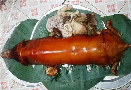 Lợn quay trên mâm cỗ Lợn quay trên mâm cỗ