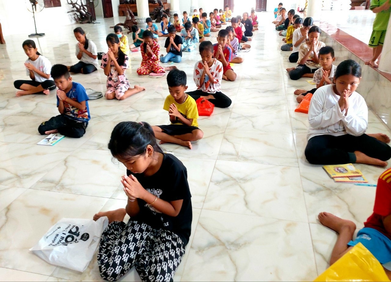 Lớp học chữ Khmer tại chùa Serey Kandal