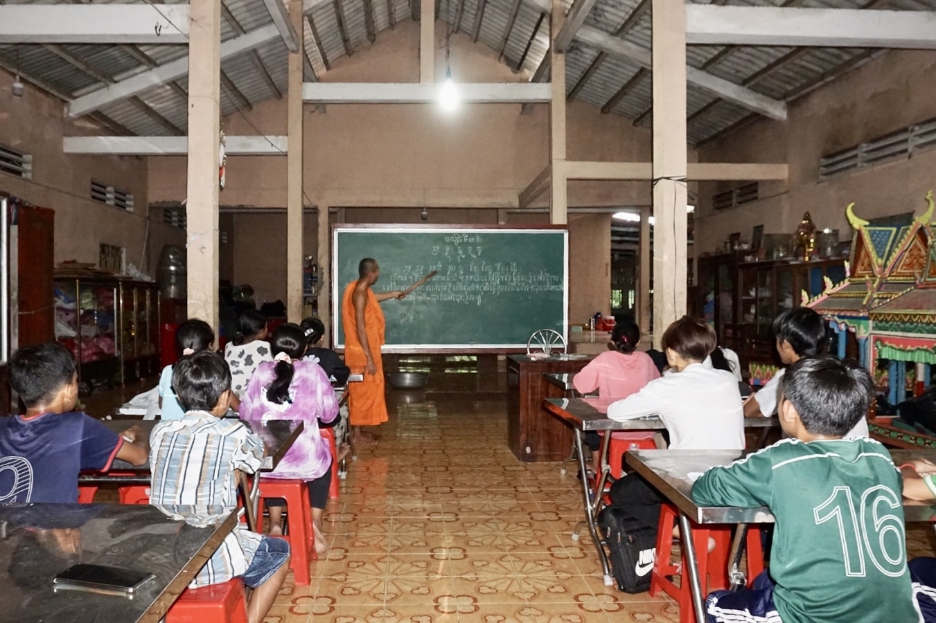 Mỗi dịp hè nhiều em vẫn ham thích được đi học chữ Khmer tại các chùa