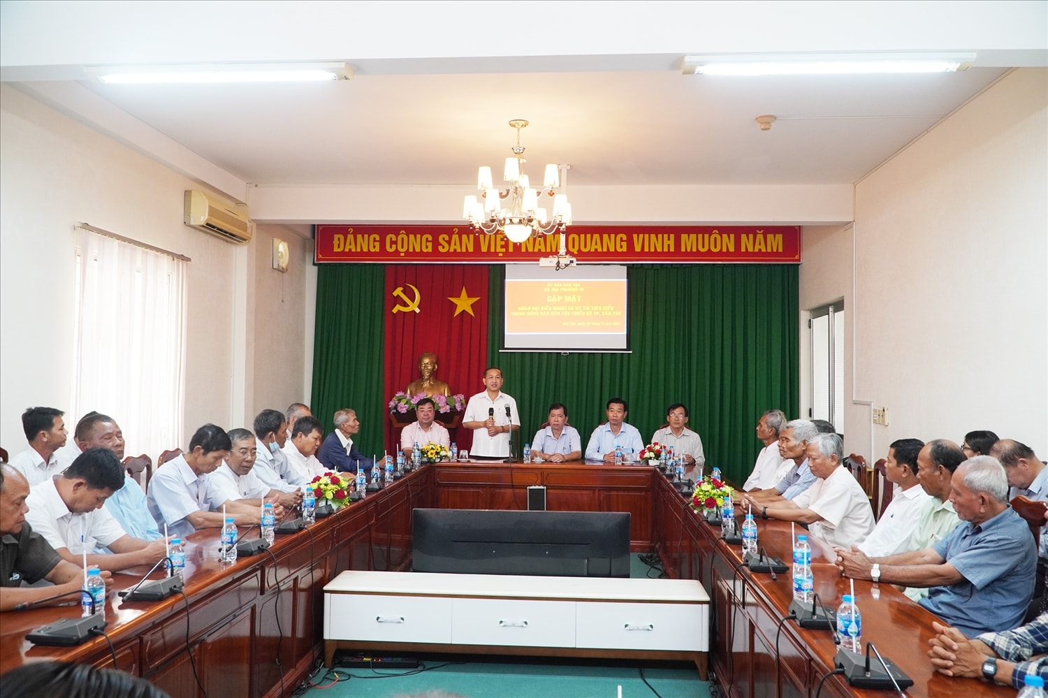 Toàn cảnh buổi gặp gỡ Toàn cảnh buổi gặp gỡ