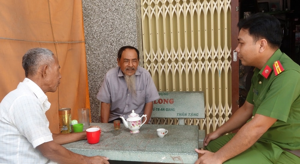 Người có uy tín có vai trò chủ đạo trong việc thông tin tình hình an ninh trên địa bàn Người có uy tín có vai trò chủ đạo trong việc thông tin tình hình an ninh trên địa bàn