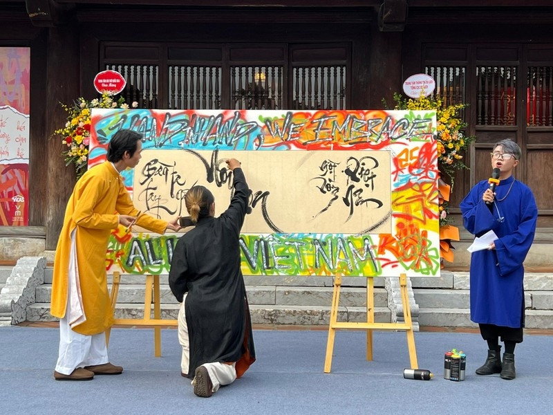Triển lãm “Đối thoại Thư pháp và Graffiti” tại Văn Miếu Quốc Tử Giám 
