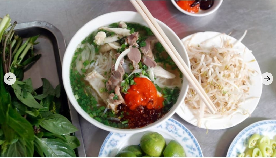 Theo CNN, rất ít món ăn đường phố có thể cạnh tranh với món phở nổi tiếng quốc tế. Ảnh chụp màn hình