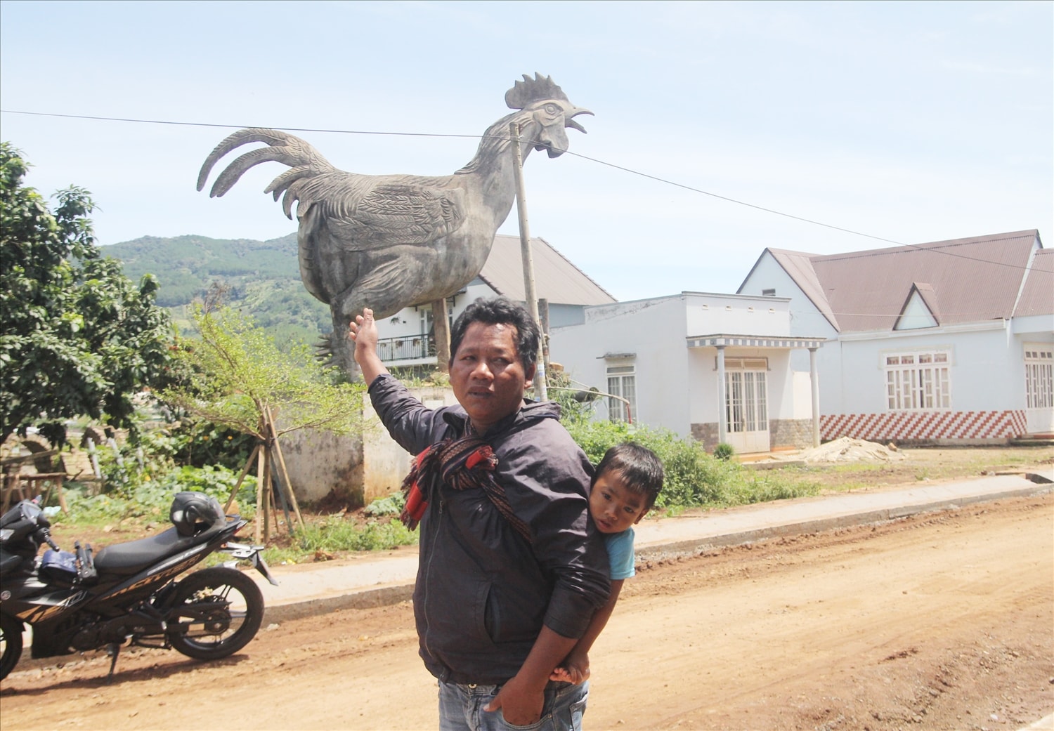 Làng Gà Đarahoa dưới chân núi Voi 1