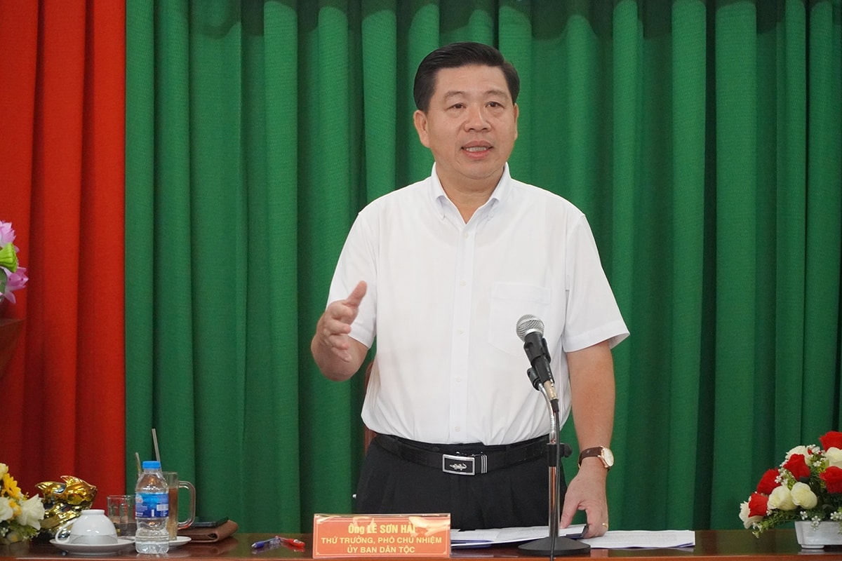 Thứ trưởng, Phó Chủ nhiệm UBDT Lê Sơn Hải phát biểu chỉ đạo tại Hội nghị