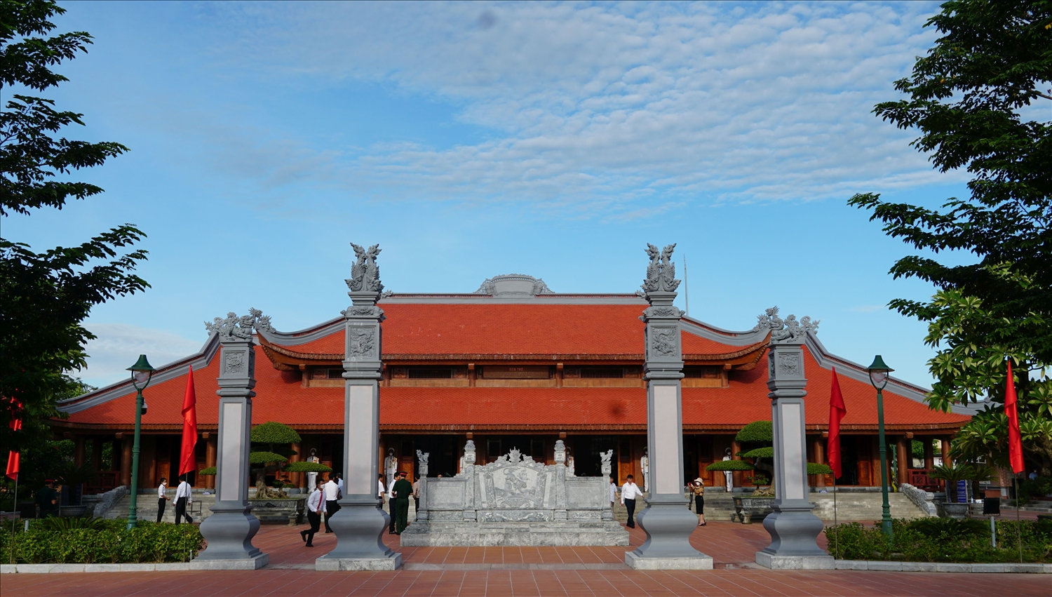 Đền thờ Bác Hồ và các Anh hùng, liệt sĩ ở phường Đồng Hải (TP. Đồng Hới).