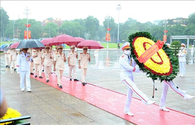 Đoàn Bộ Công an viếng Chủ tịch Hồ Chí Minh. Đoàn Bộ Công an viếng Chủ tịch Hồ Chí Minh.
