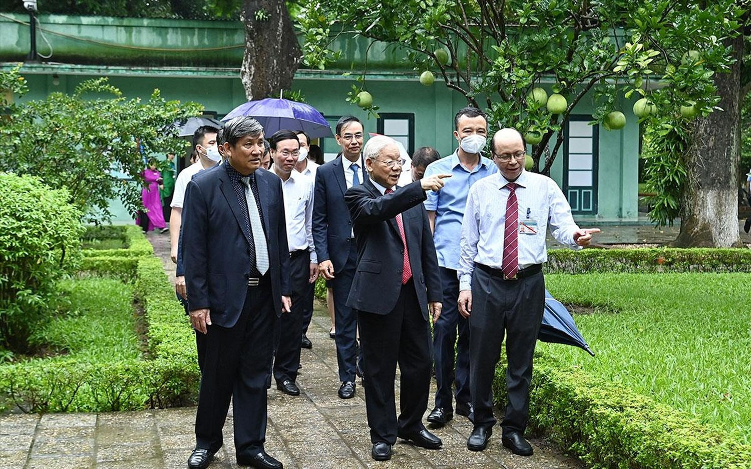 Tổng Bí thư Nguyễn Phú Trọng thăm khuôn viên Khu Di tích Chủ tịch Hồ Chí Minh tại Phủ Chủ tịch.