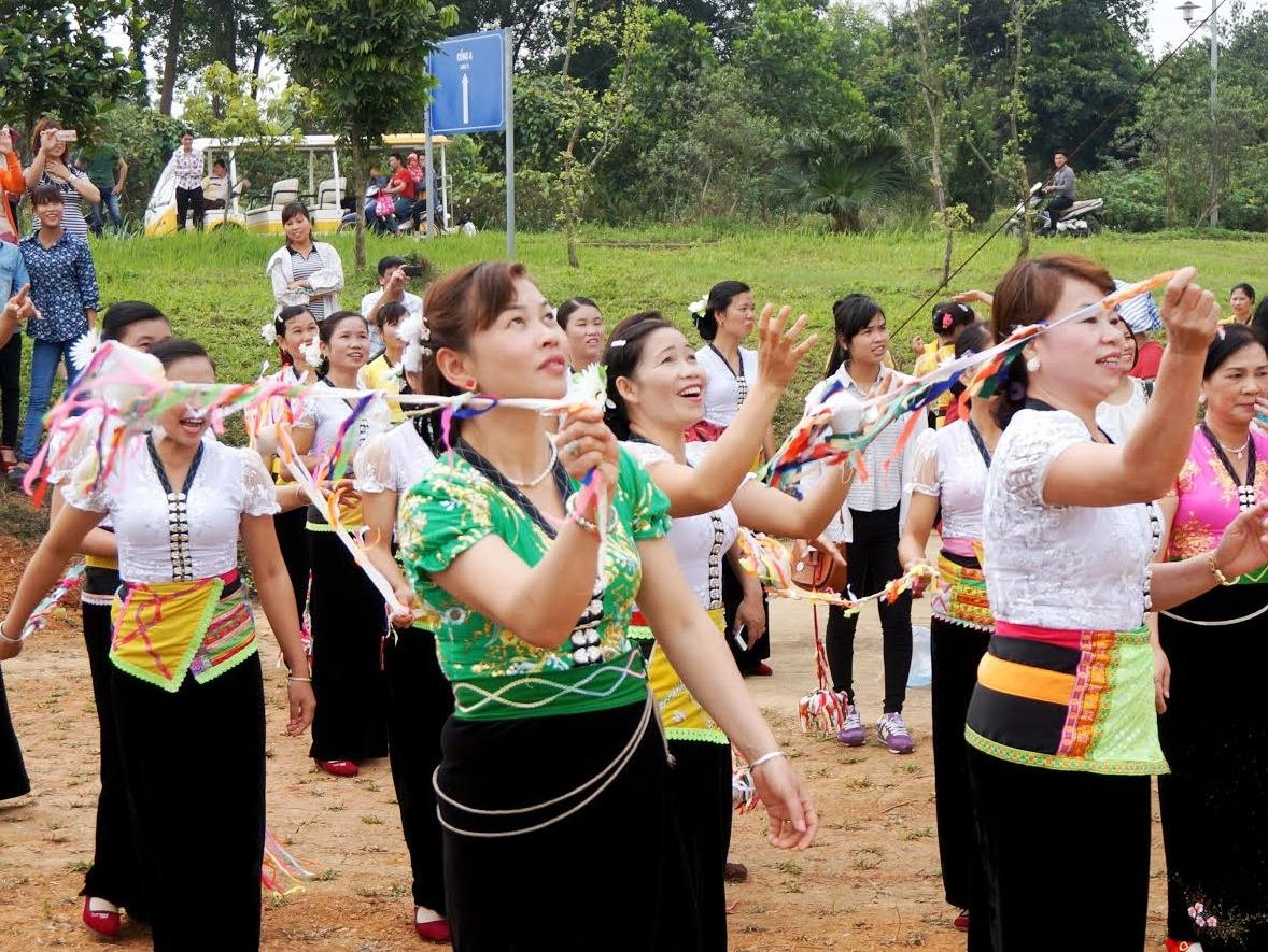 Đồng bào Thái rộn ràng ném còn vui Tết Độc lập