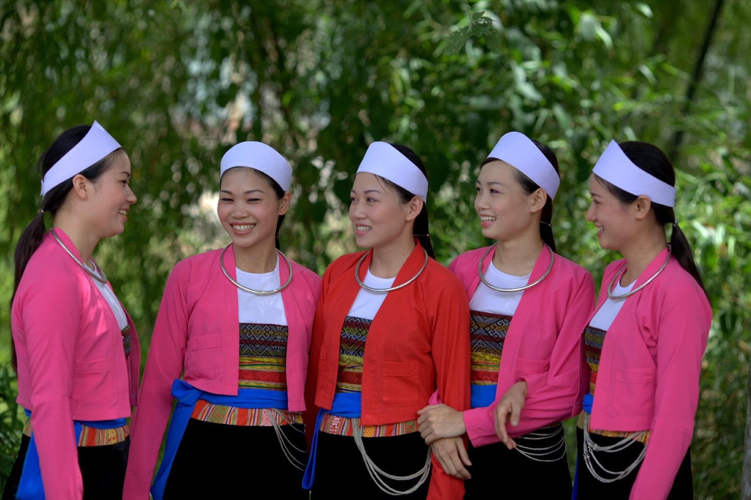 Đồng bào Mường sửa soạn vui Tết Độc lập