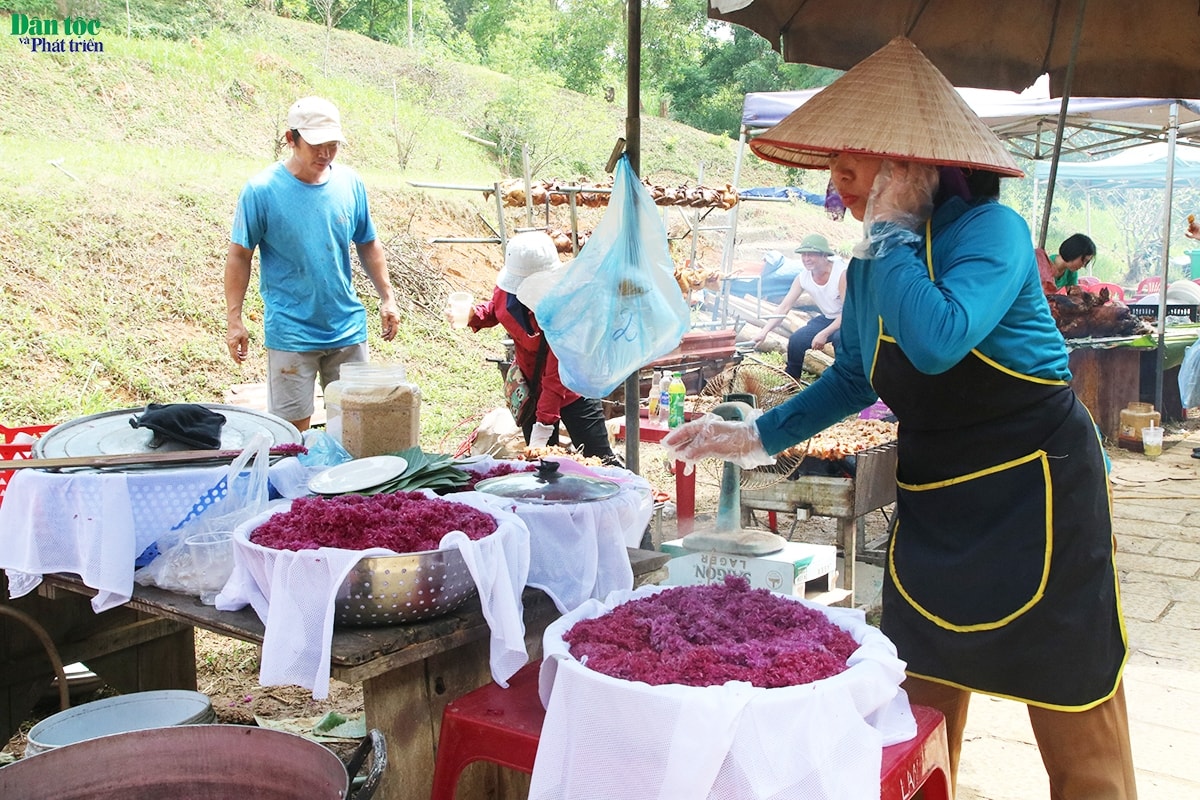 Món xôi tím – Nét ẩm thực đặc trưng của các dân tộc vùng cao phía Bắc