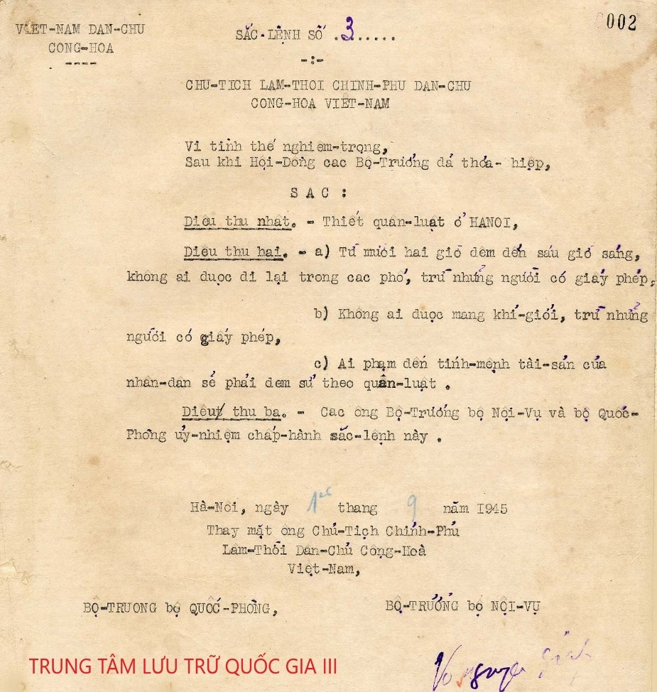 Sắc lệnh số 3 ngày 1/9/1945 của Chủ tịch nước Việt Nam Dân chủ Cộng hoà về việc thiết quân luật ở Hà Nội. Nguồn: Trung tâm Lưu trữ quốc gia III, phông Phủ Thủ tướng, mục lục 1, hồ sơ 01, tờ 02.