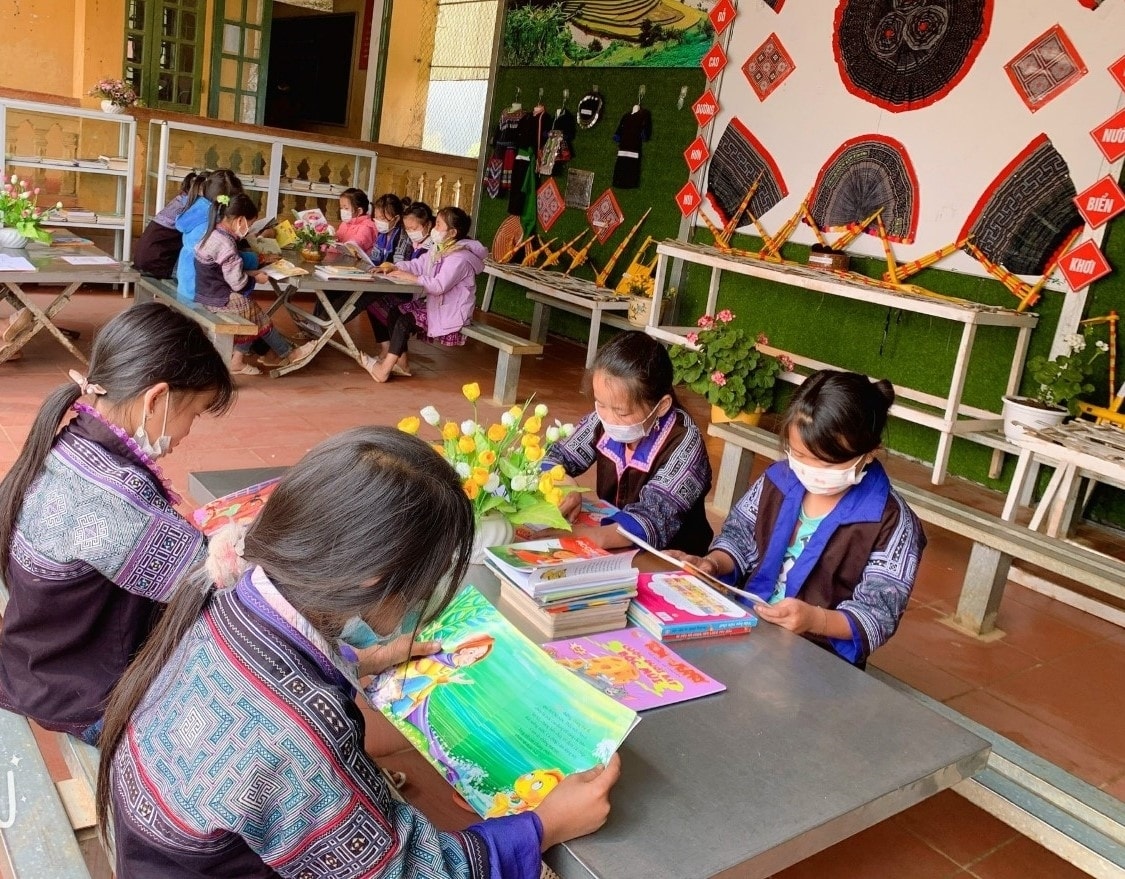 Thủ tướng chỉ đạo hỗ trợ sách giáo khoa cho học sinh nghèo Thủ tướng chỉ đạo hỗ trợ sách giáo khoa cho học sinh nghèo