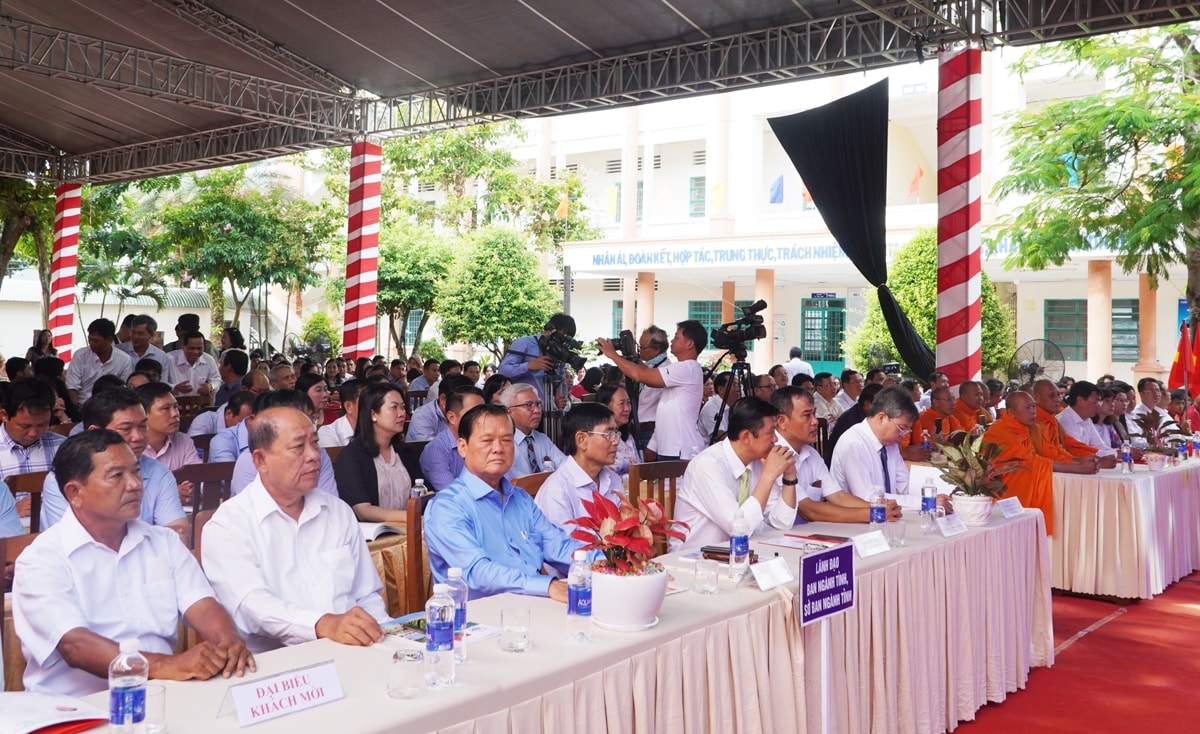Các đại biểu tham dự buổi lễ