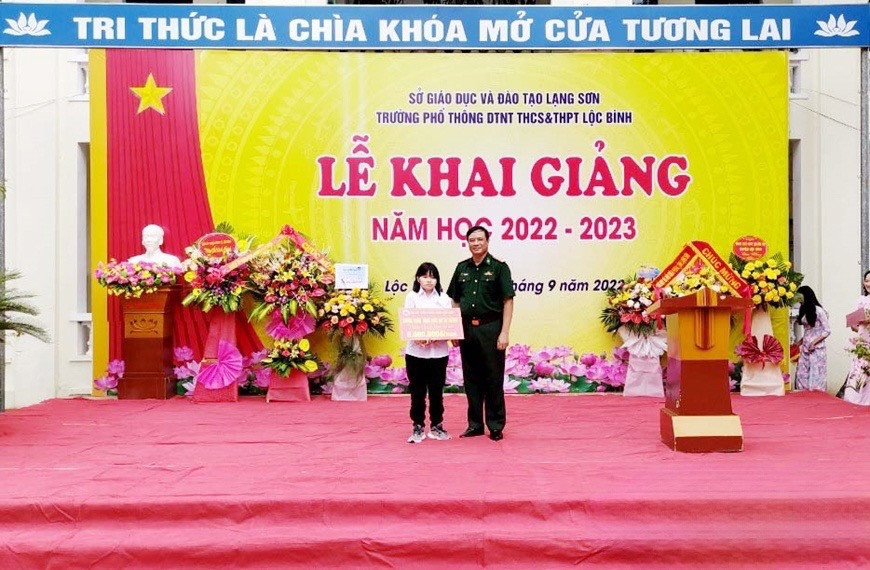 Lạng Sơn: Hỗ trợ gần 500 triệu đồng cho Chương trình “Nâng bước em tới trường” và “Con nuôi Đồn Biên phòng” 