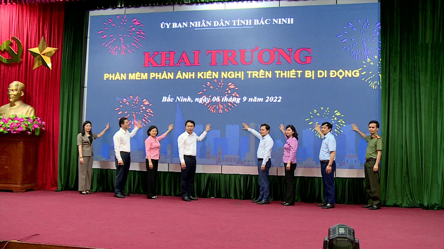 Lãnh đạo tỉnh Bắc Ninh và Bộ Thông tin và Truyền thông thực hiện nghi thức khai trương phần mềm tiếp nhận kiến nghị, phản ánh trên thiết bị di động Lãnh đạo tỉnh Bắc Ninh và Bộ Thông tin và Truyền thông thực hiện nghi thức khai trương phần mềm tiếp nhận kiến nghị, phản ánh trên thiết bị di động