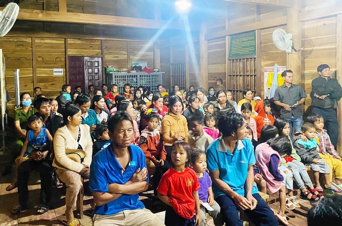 Chương trình tuyên truyền phổ biến giáo dục pháp luật thu hút đông đảo dân làng tham gia