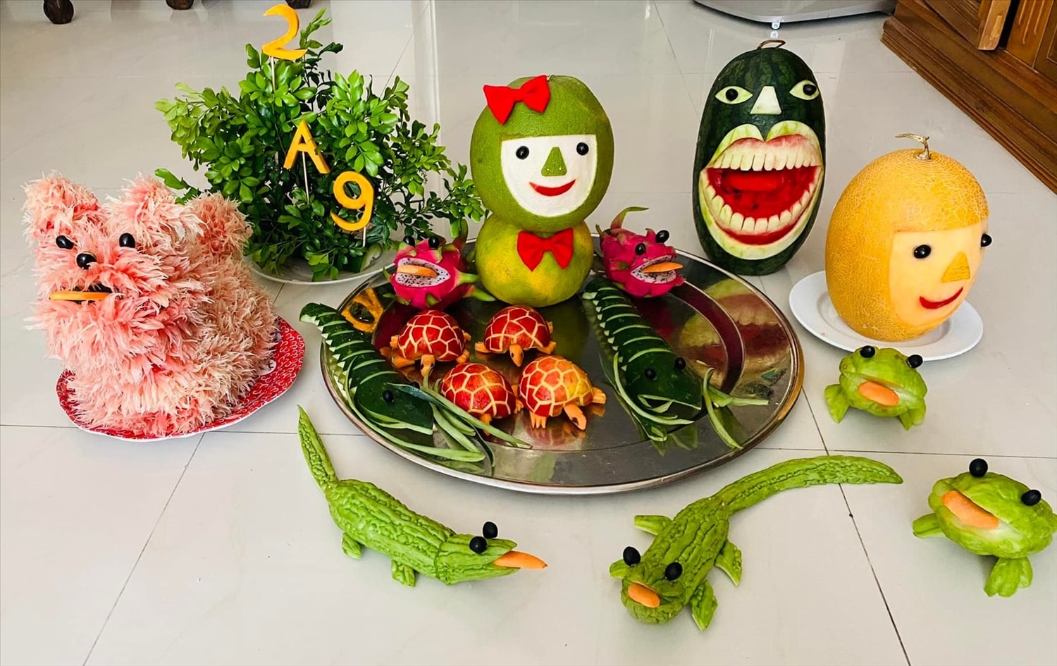 Hình nộm  và những con vật được làm từ các loại quả rất ngộn nghĩnh, đẹp mắt