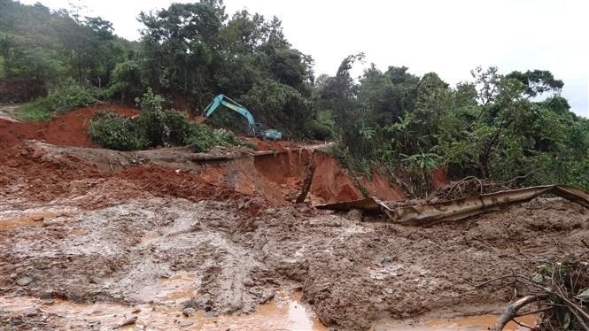 Chủ động ứng phó với lốc sét, ngập lụt, lũ quét, sạt lở đất sau mưa lớn