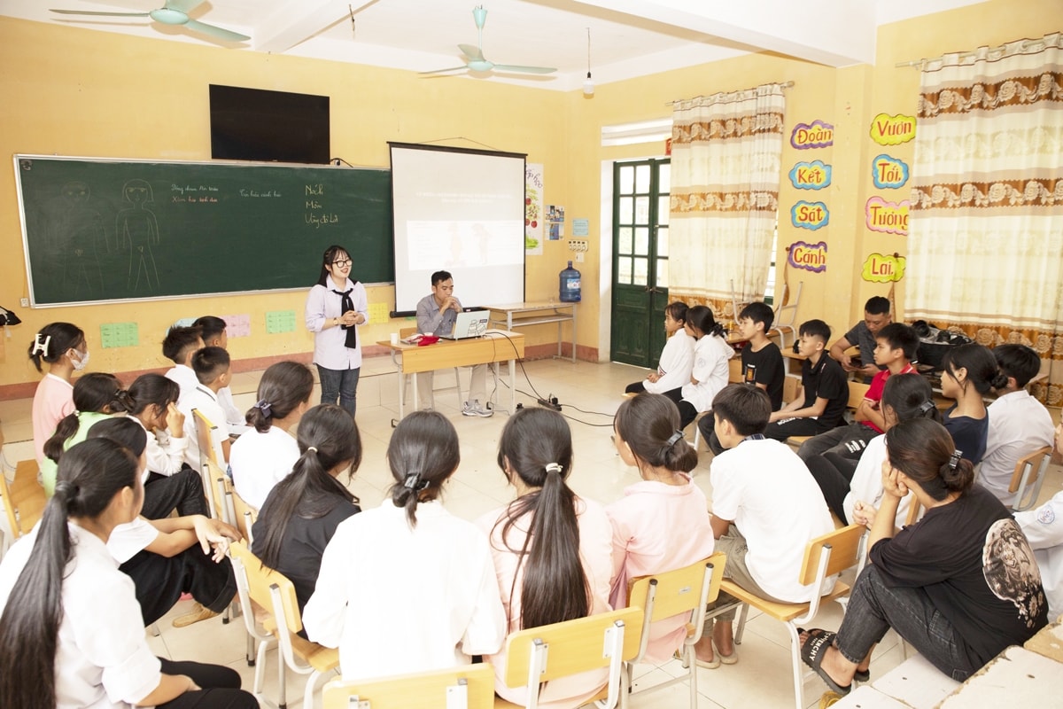 10 lớp học chống xâm hại tình dục trẻ em cho 305 em học sinh tại huyện Bát Xát 10 lớp học chống xâm hại tình dục trẻ em cho 305 em học sinh tại huyện Bát Xát