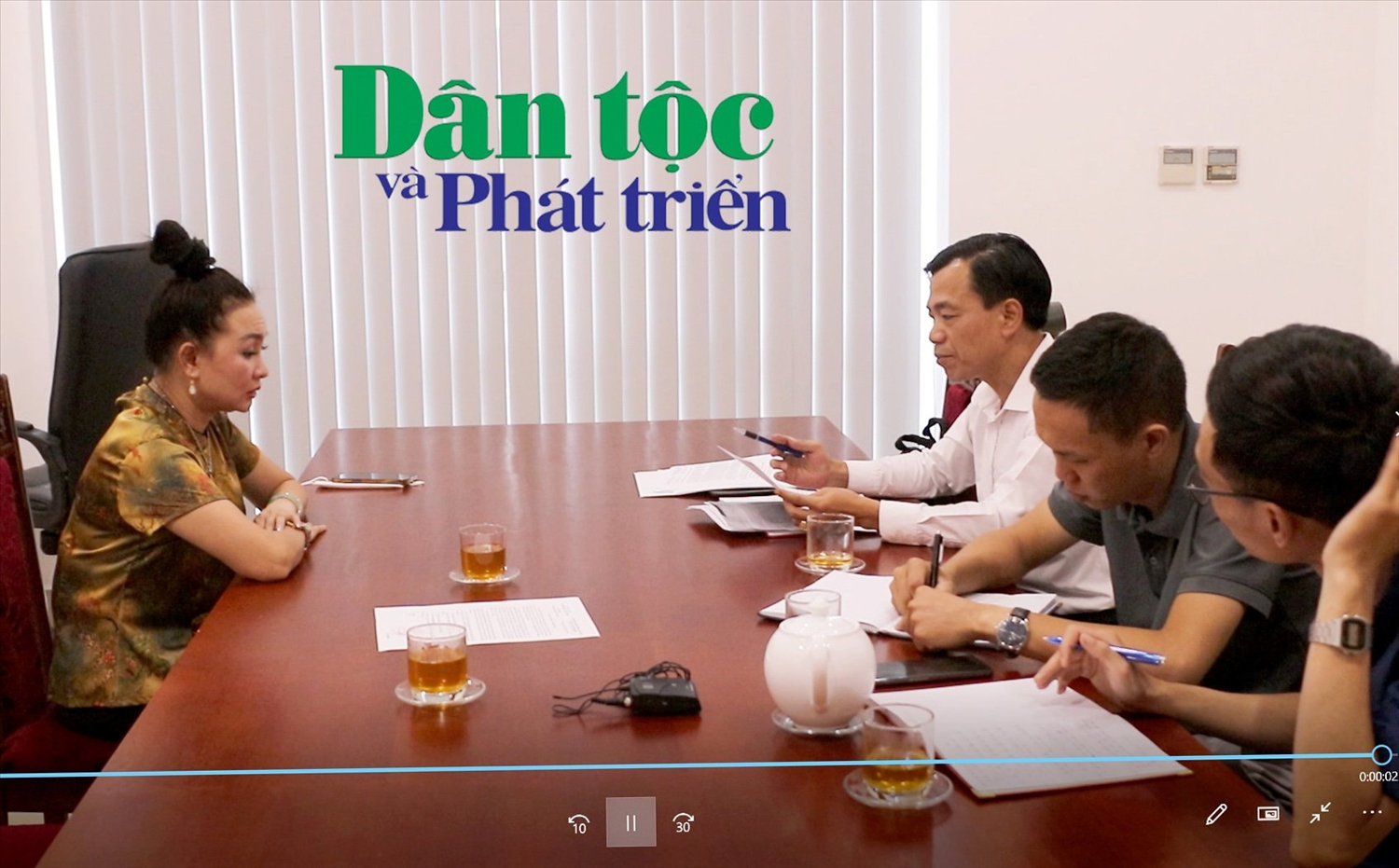 Bà Đặng Thị Thanh Hương làm việc với phóng viên Báo Dân tộc và Phát triển tại tòa soạn
