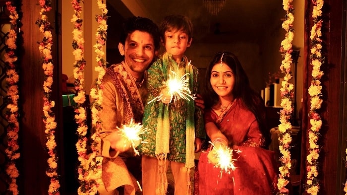 Lễ hội Diwali là dịp để người dân Ấn Độ rũ bỏ hiềm khích, tha thứ cho người khác, để mình được sống vui vẻ Lễ hội Diwali là dịp để người dân Ấn Độ rũ bỏ hiềm khích, tha thứ cho người khác, để mình được sống vui vẻ